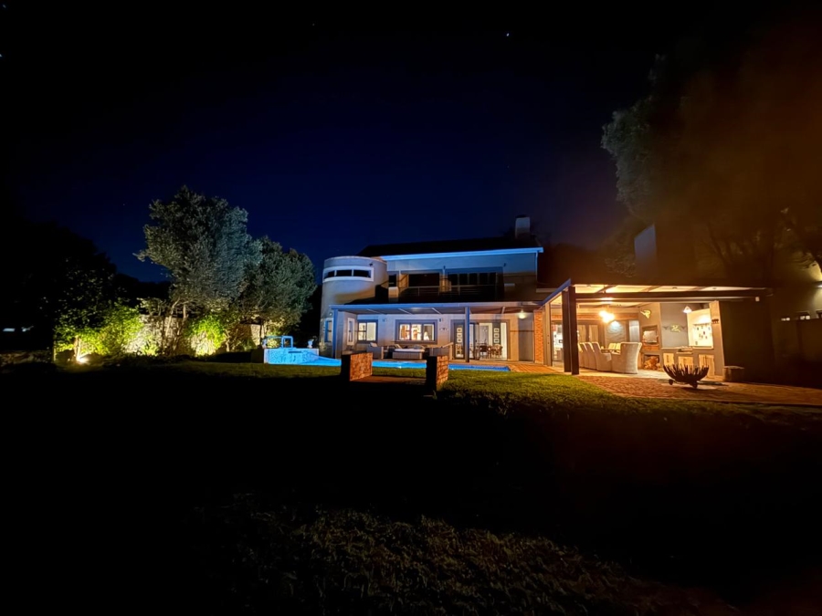 5 Bedroom Property for Sale in The Coves North West